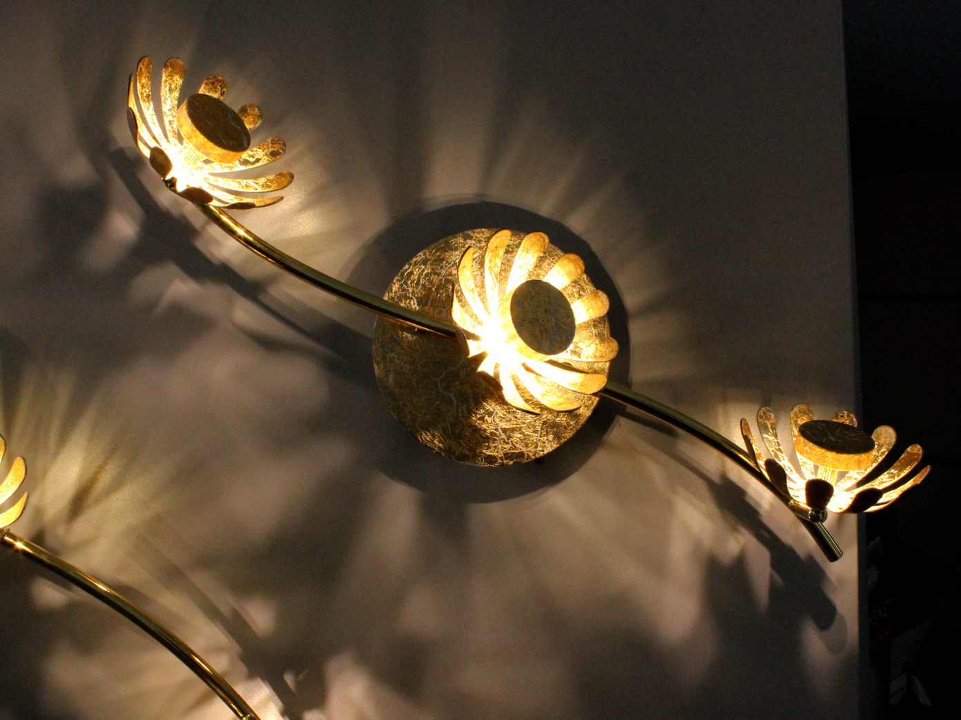 Angesagte LED Blumen Design Lampen für Wand & Decke mit Leuchtenkopf